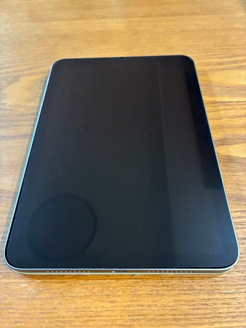 iPad mini 第7世代　本体　純正カバー付き