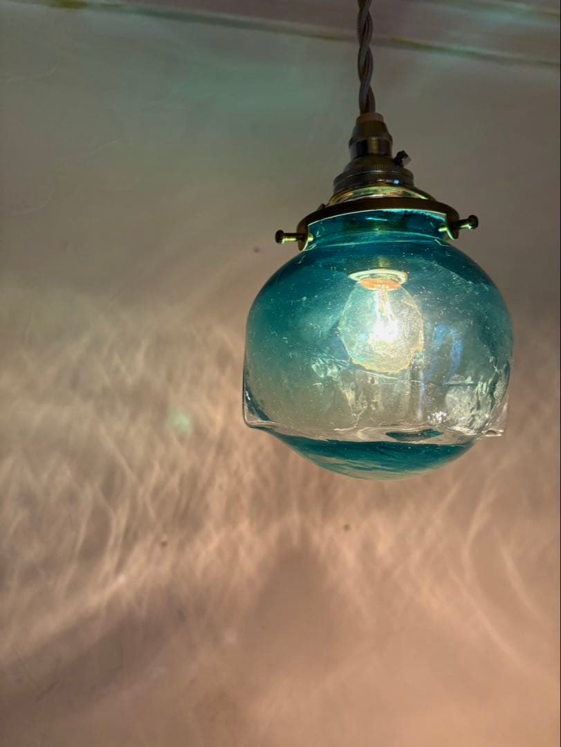 安土草多　青いガラス ペンダントライト　電球とコード付き