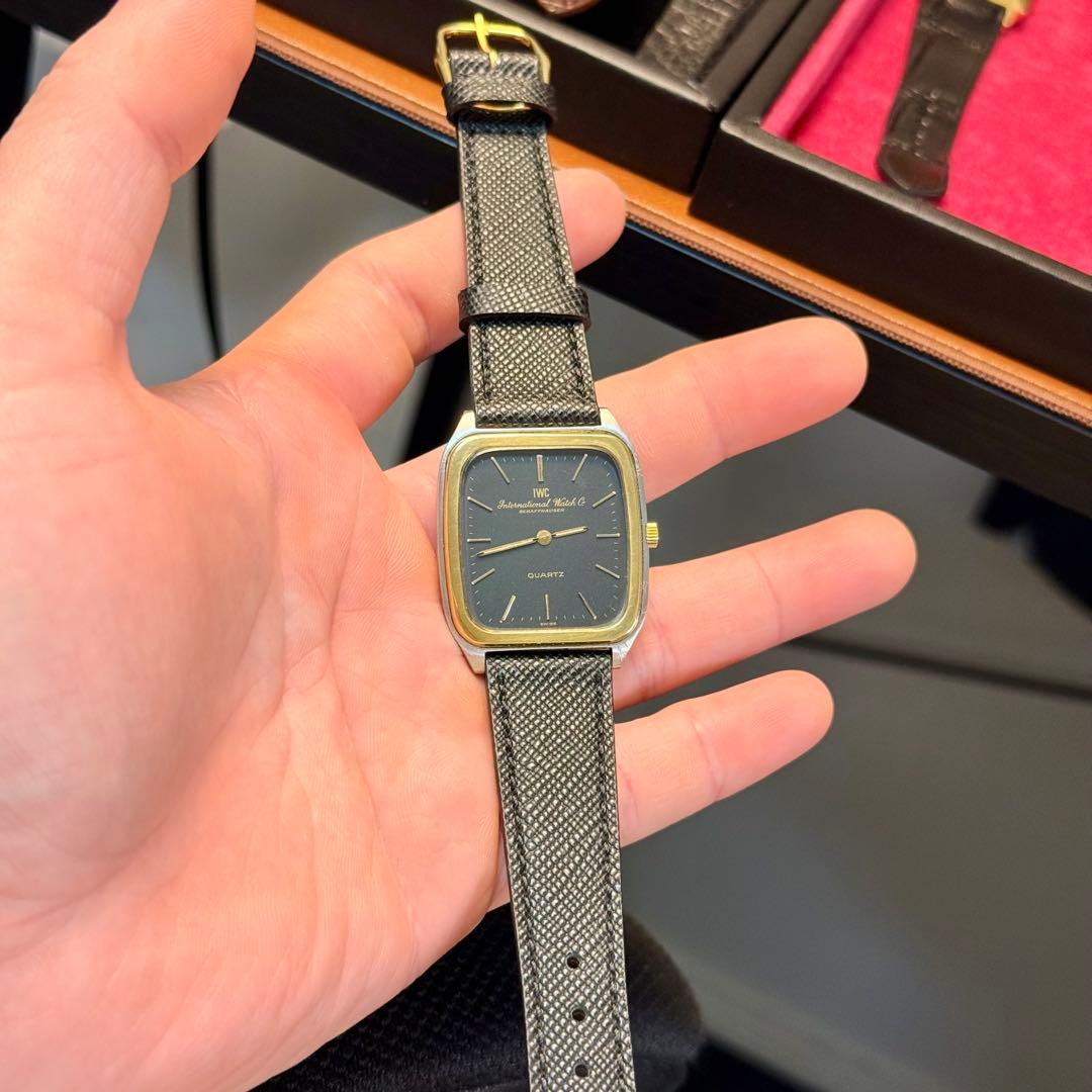 VINTAGE IWC Schaffhausen 黒文字盤 タンク 1980's