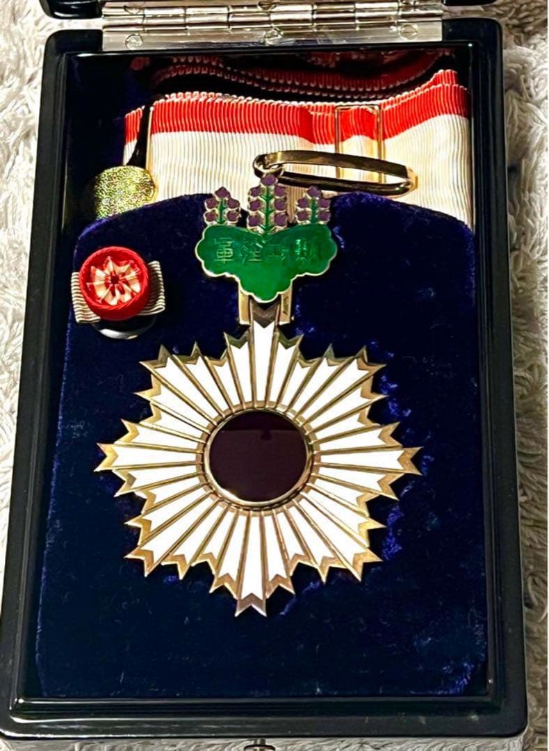 希少 極美 勲章 勲三等旭日中綬章 共箱 略綬付