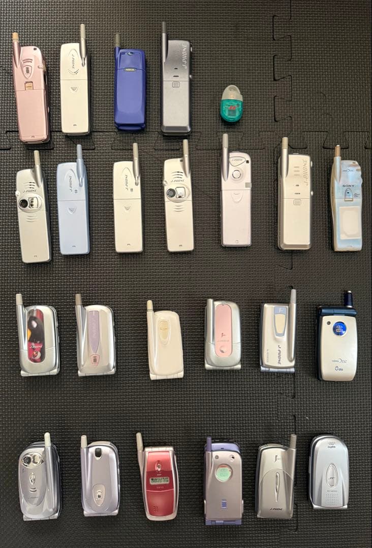 携帯電話　モックアップ23個と小型カメラTOREVAのモック