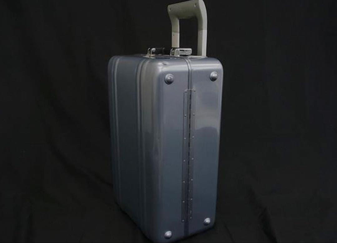 ジャンク品ZERO HALLIBURTON キャリーバッグ アルミFP5093