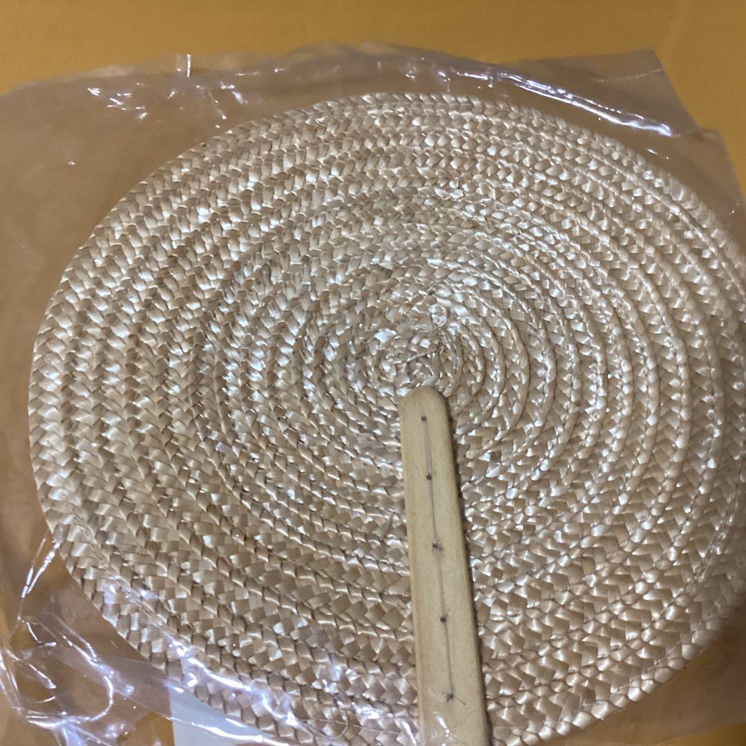 3068ハローキティイグサうちわちょうちょ