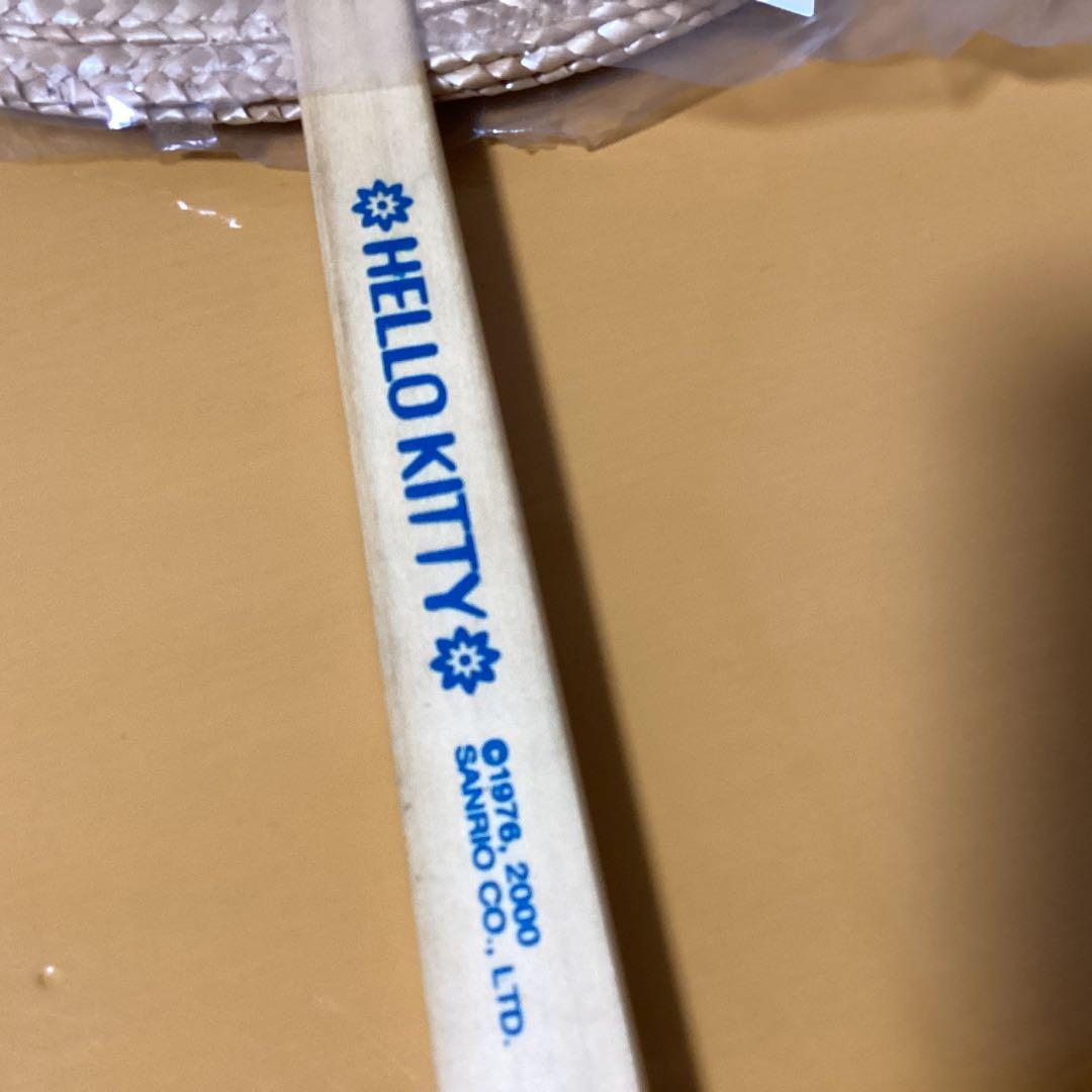 3068ハローキティイグサうちわちょうちょ