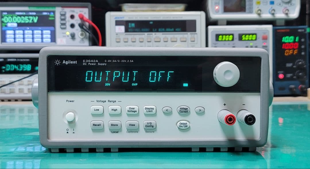 Agilent E3642A 0-8V 5A 0-20V 2.5A DC電源