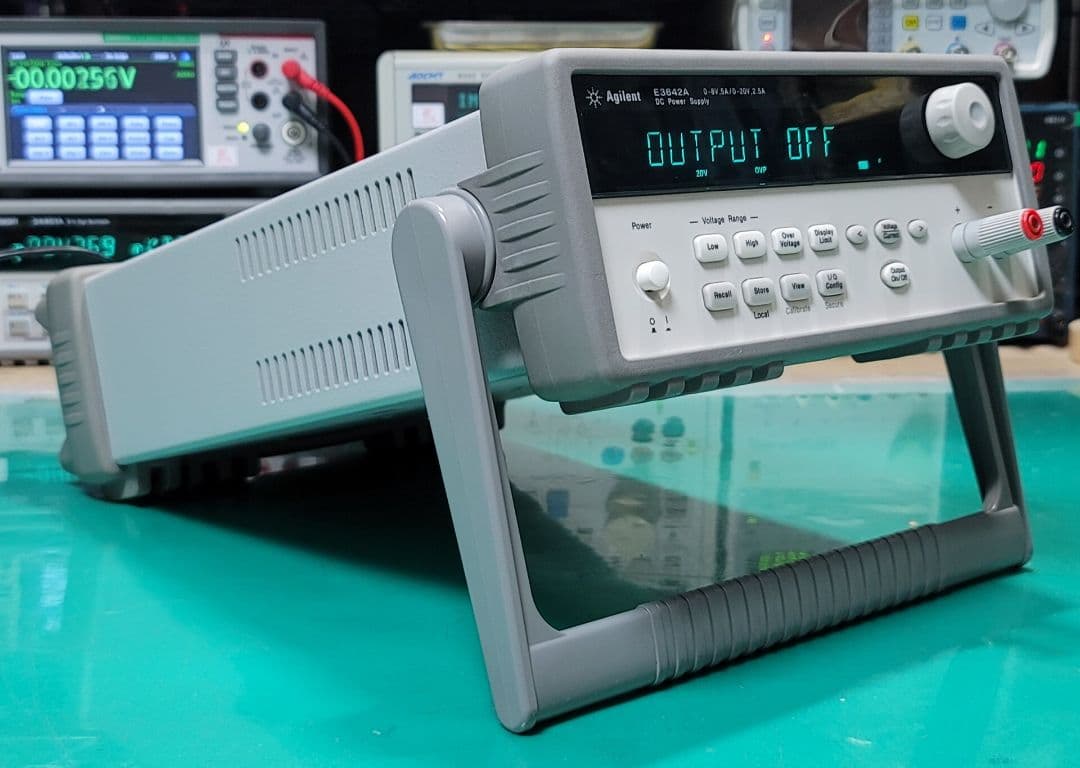 Agilent E3642A 0-8V 5A 0-20V 2.5A DC電源