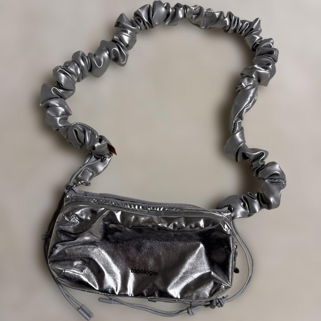 topologie トポロジー ボトルサコッシュ　バンジー シルバー