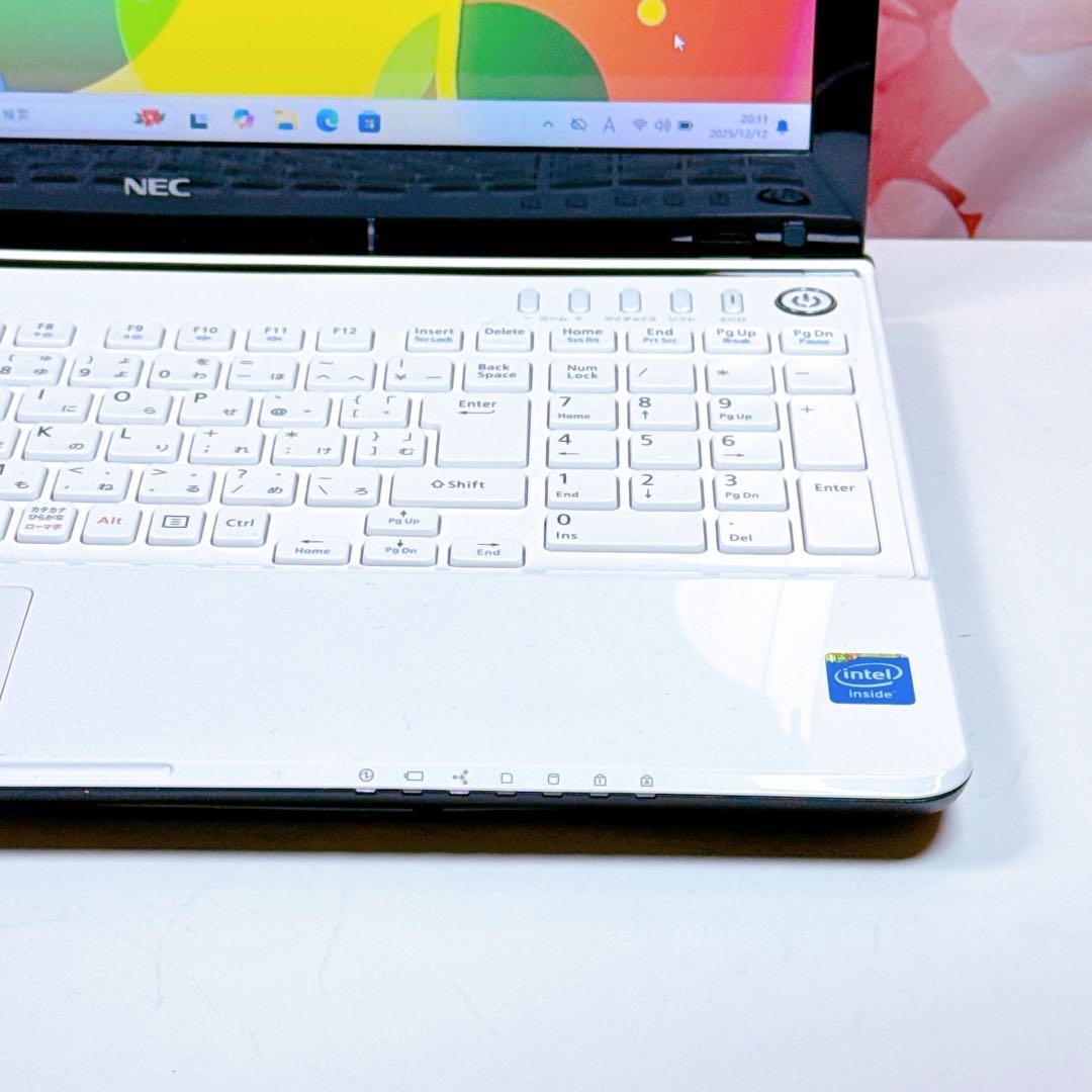 新品SSDで爆速✨windows11 ノートパソコン✨オフィス カメラ 白