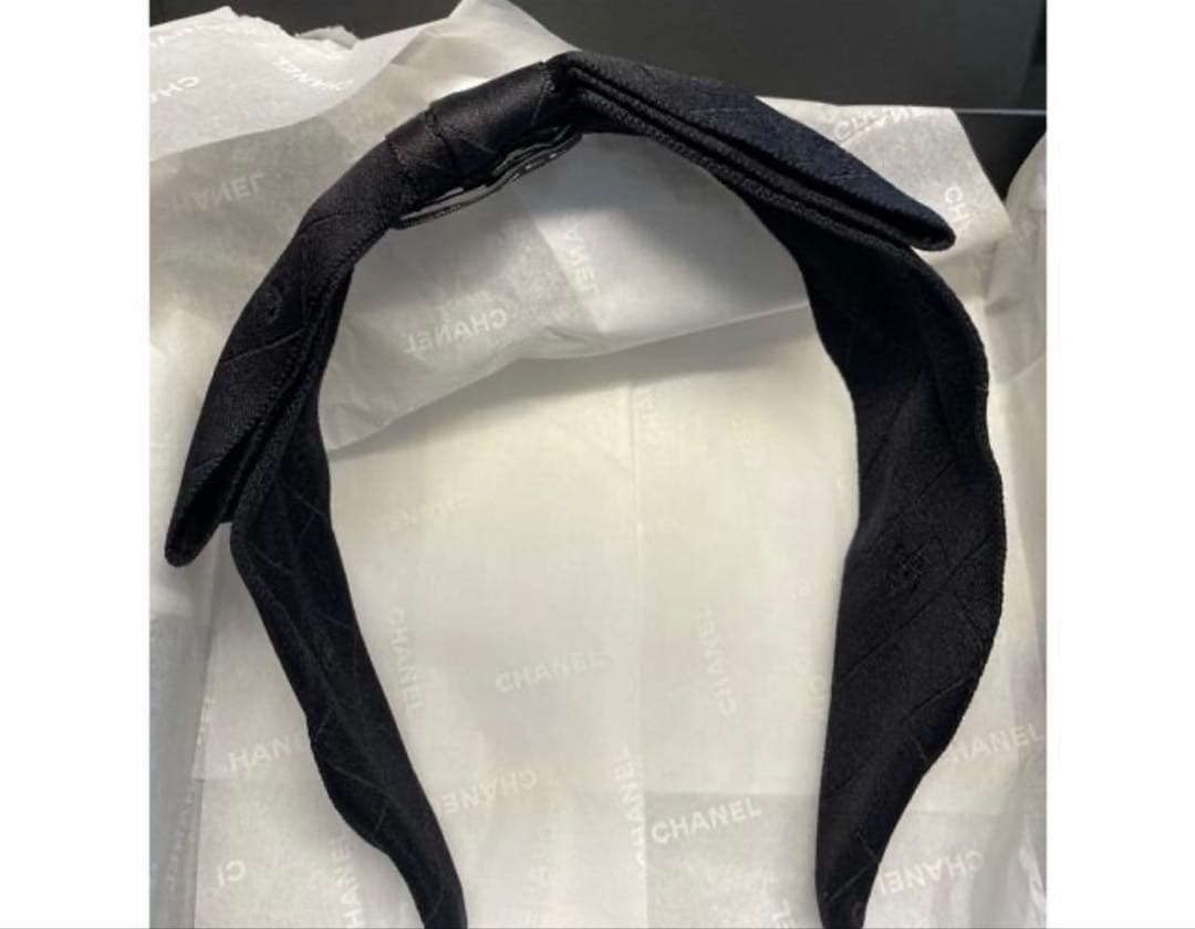 CHANEL ブラック ヘアバンド　シャネル　マトラッセ　ロゴ