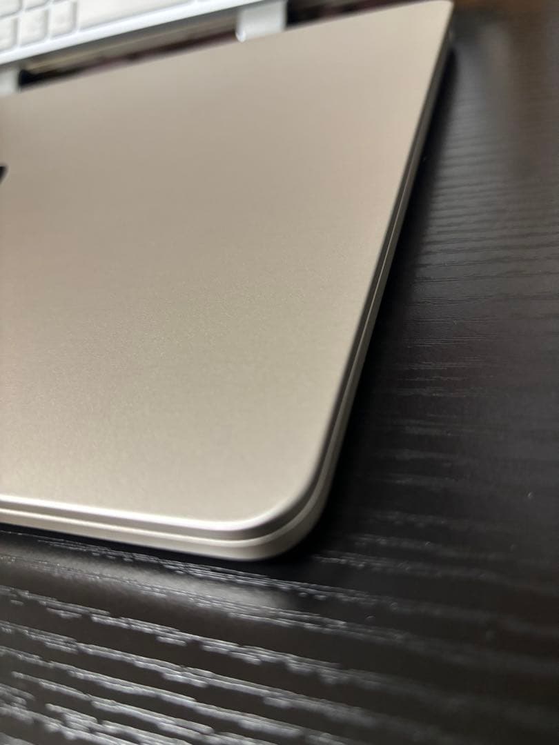 超美品 MacBookAir M2 モデル 13.6インチ、おまけ付き