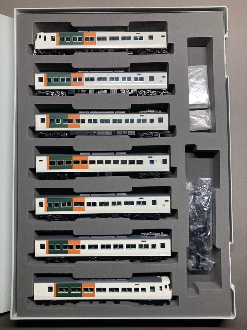 えんちゃん 室内灯付 185系200番台 新塗装 TOMIX 98398