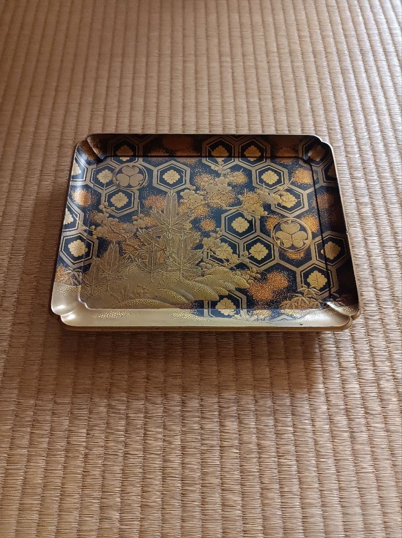 松竹梅破亀甲葵紋蒔絵香盆