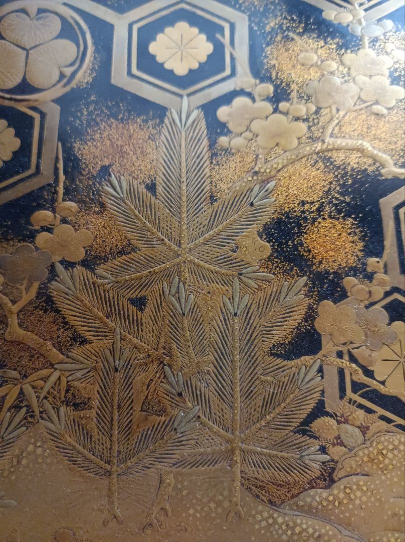 松竹梅破亀甲葵紋蒔絵香盆