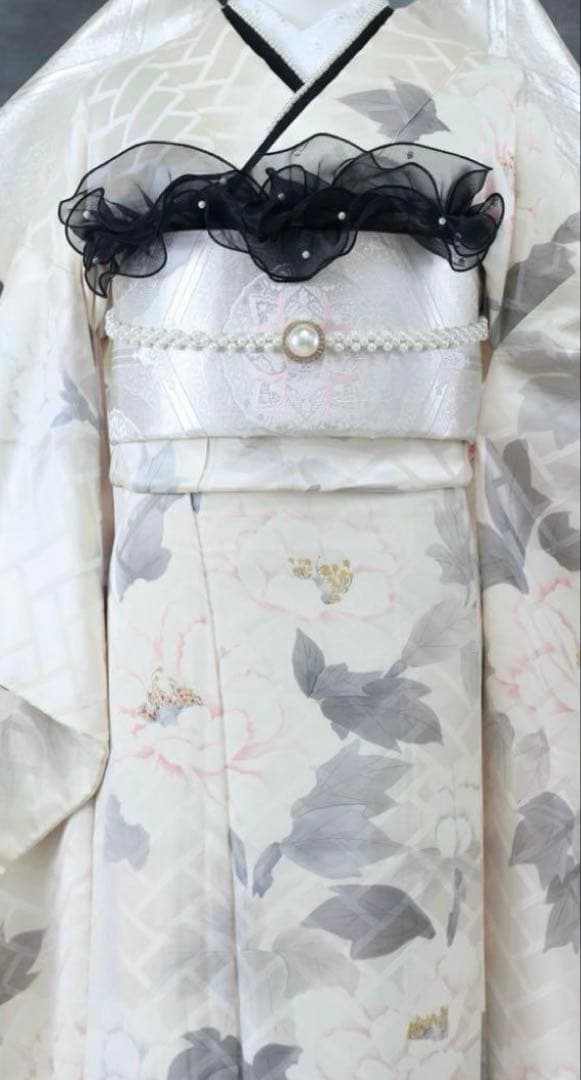 花柄振袖 白色 黒フリル付き