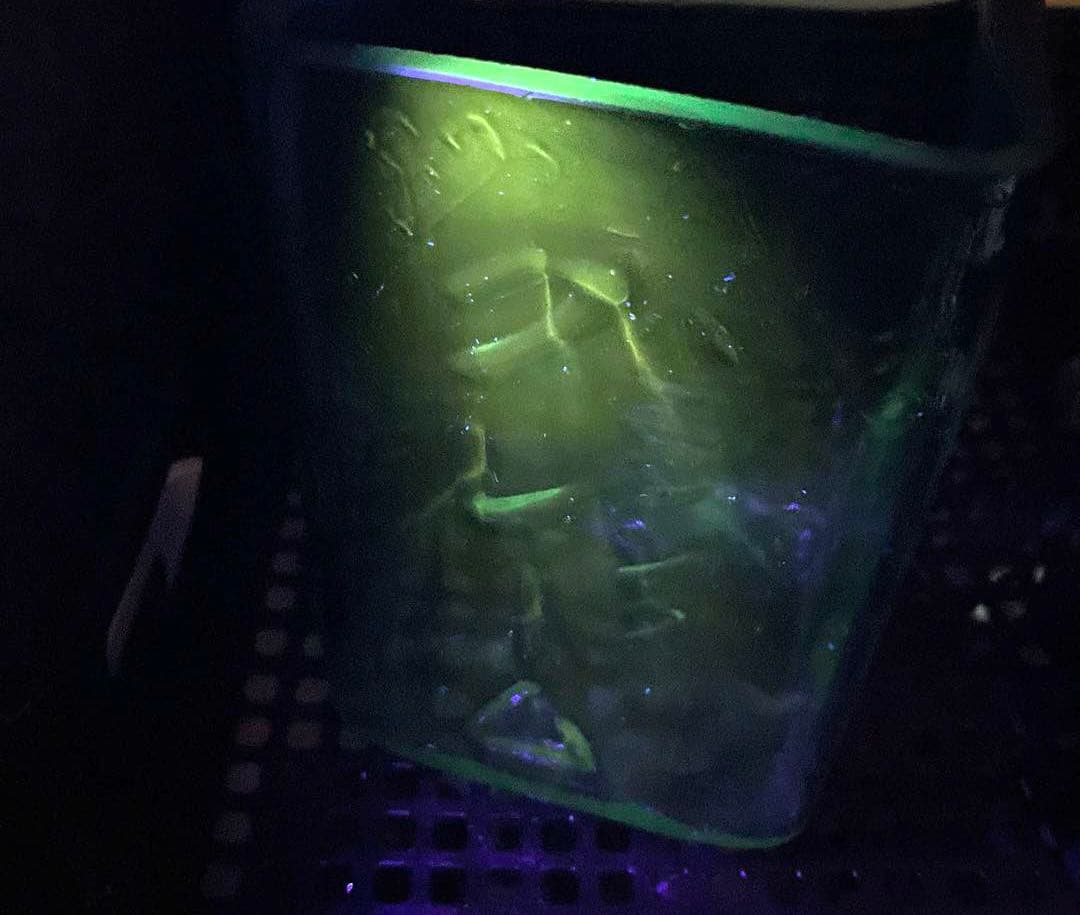 骨董　時代ガラス　希少　化粧品保管瓶　エンボス　唐草プレス　カプリブルー　ウラン