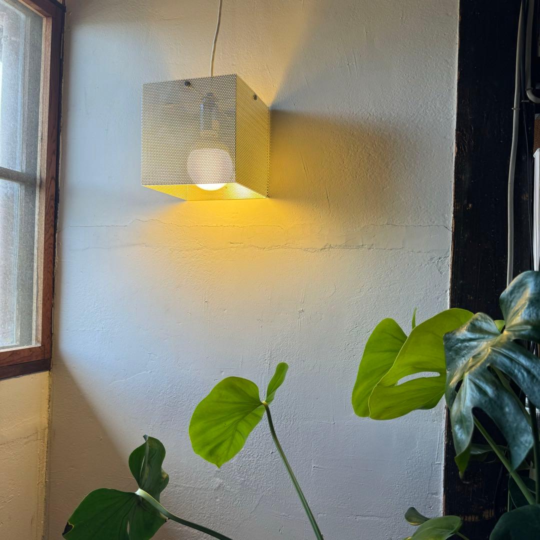 ポストモダン パンチング メタル キューブランプ