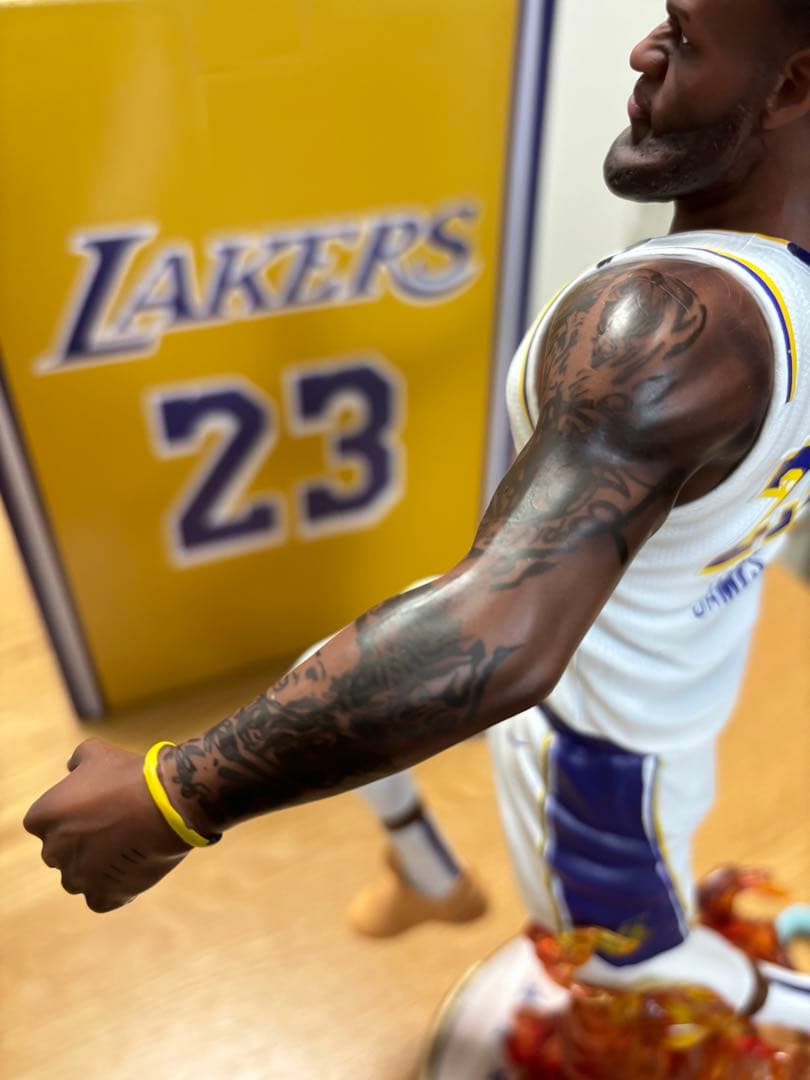 レブロン・ジェームズ　フィギュア　特大サイズ　NBA 40cm