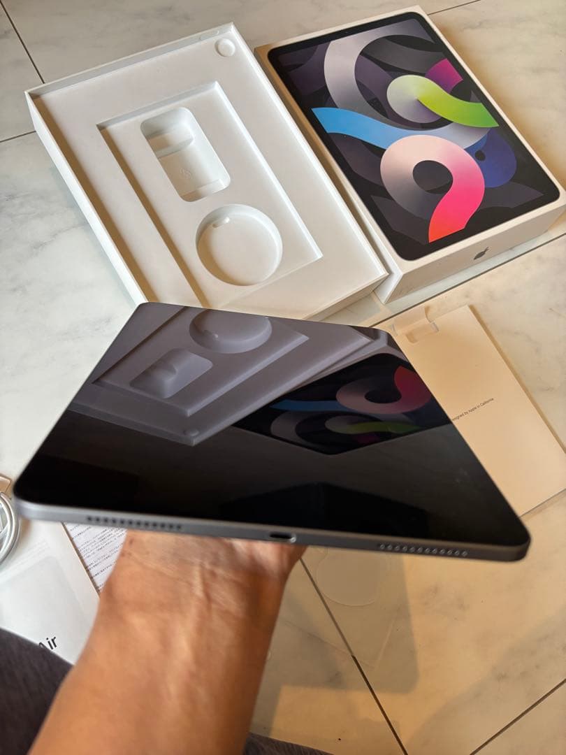 iPad Air 第四世代スペースグレー 室内利用 美品　箱　未使用ケーブル