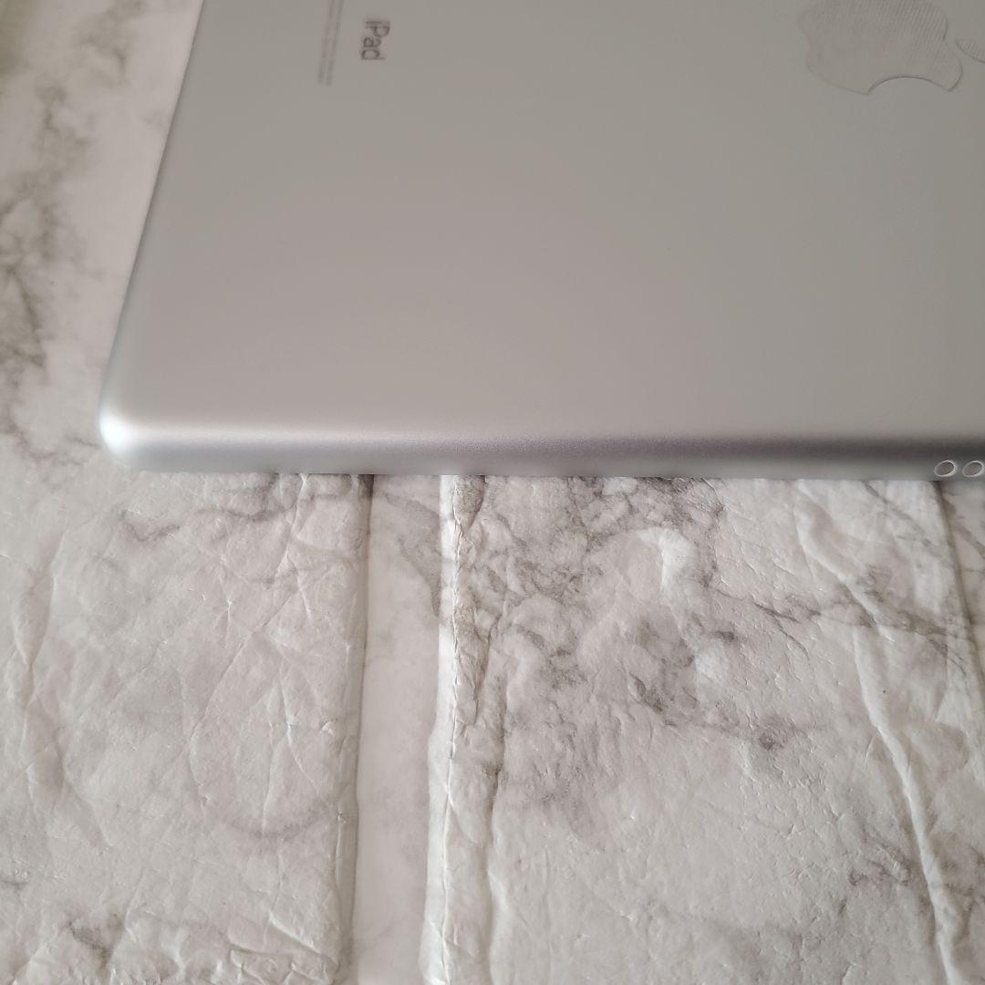 258 iPad 7世代 128GB SIMフリー シルバー