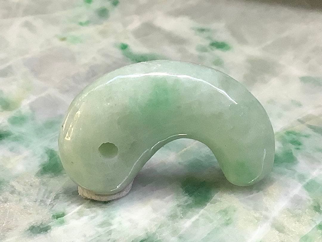 ✳極上高額翡翠勾玉‼️ 糸魚川翡翠ジェダイト　本物の守護石お守り　鑑別書付本物を‼️