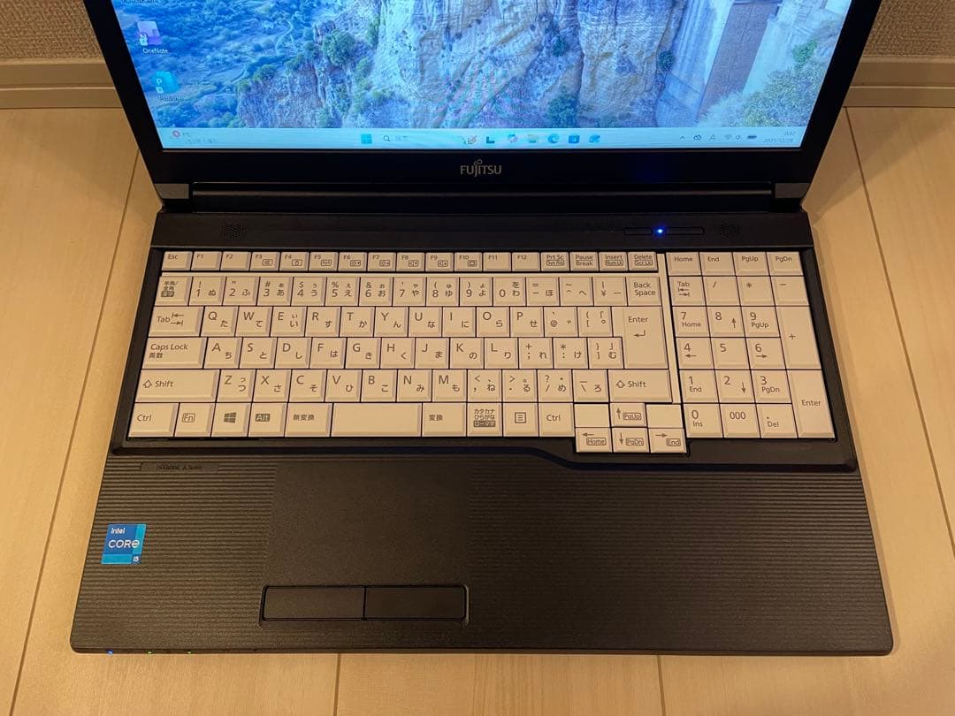 富士通 A5511/HX i5-1135G7 8GB 256GB Office