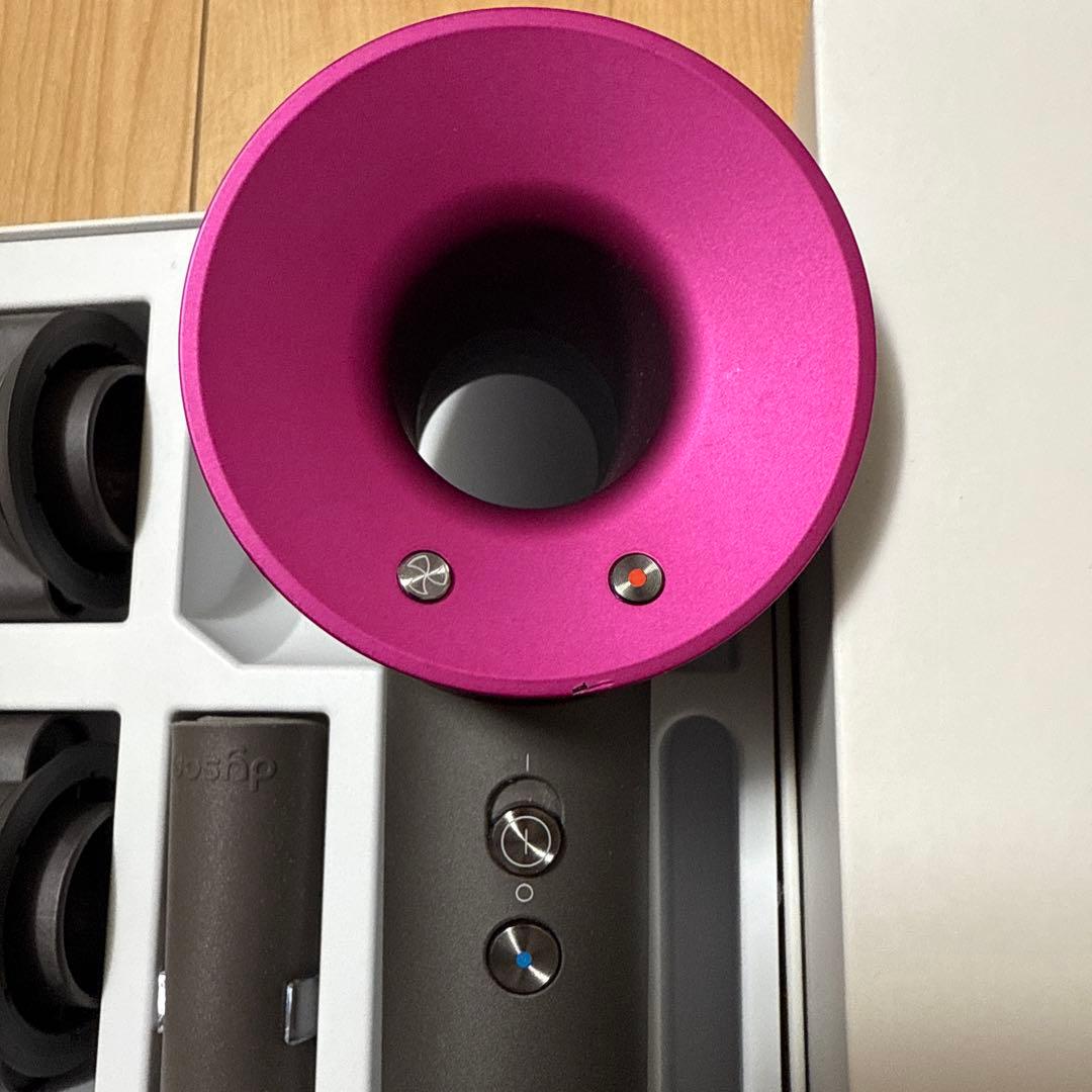 ダイソンドライヤー Dyson 大風量 HD01