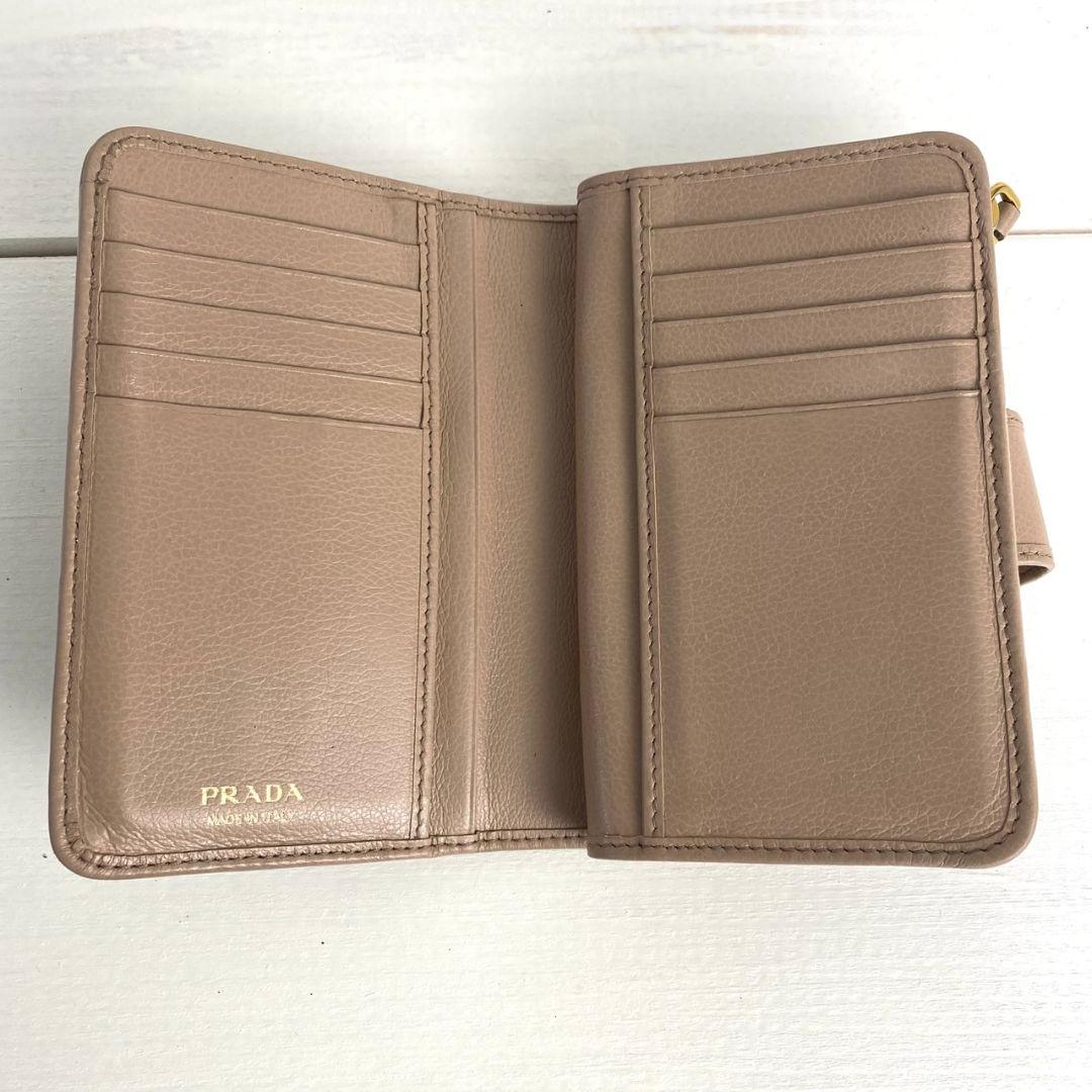 PRADA 三角プレート 二つ折り コンパクトウォレット