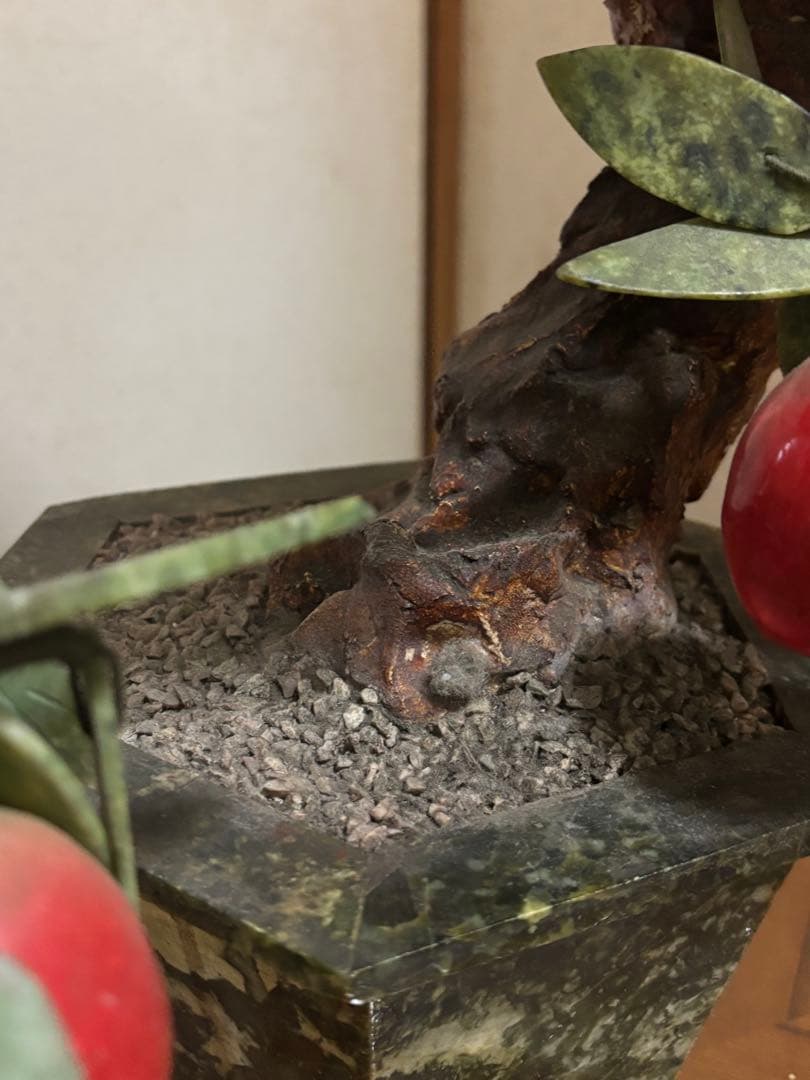 大特価！石製果樹彫刻 赤と緑 高さ約68センチ