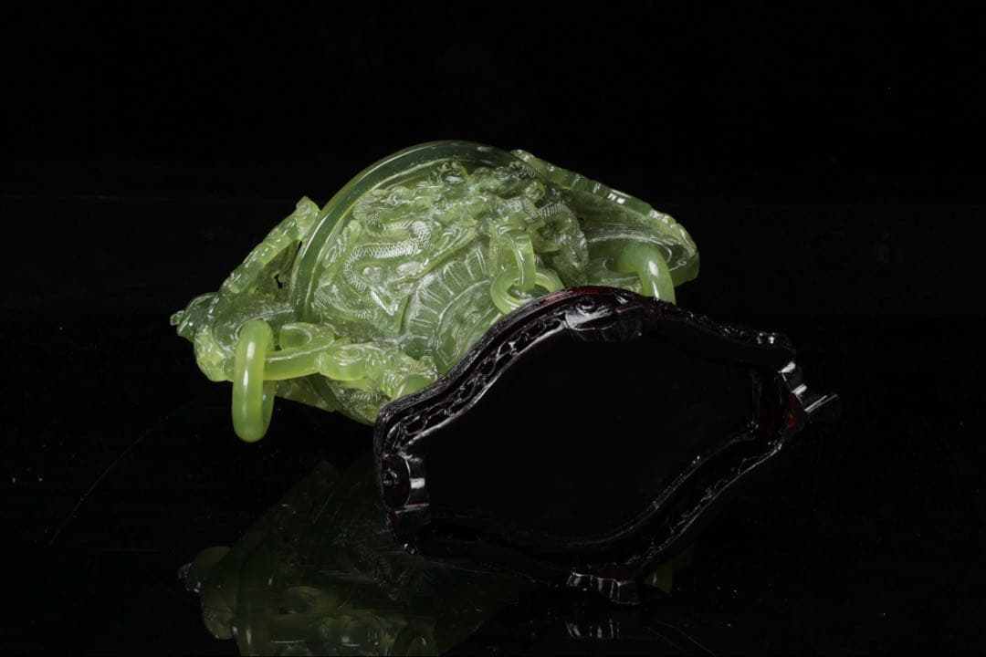 中国古玩 翡翠玉石 彫刻 龍蓋 耳 香炉 唐木台付 細密細工 古美術品 骨董品