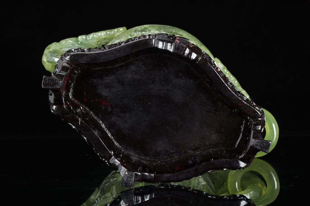 中国古玩 翡翠玉石 彫刻 龍蓋 耳 香炉 唐木台付 細密細工 古美術品 骨董品