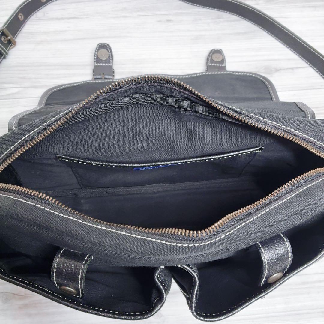 【バーバリー ブルーレーベル】　ショルダーバッグ　ホースロゴ キャンバス 黒