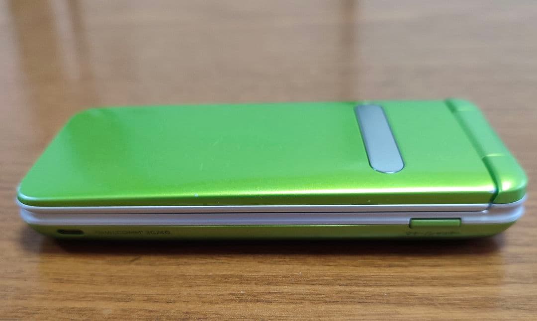 KYF37 グリーン 折り畳み式 ガラホ バッテリーも元気です！オマケ付