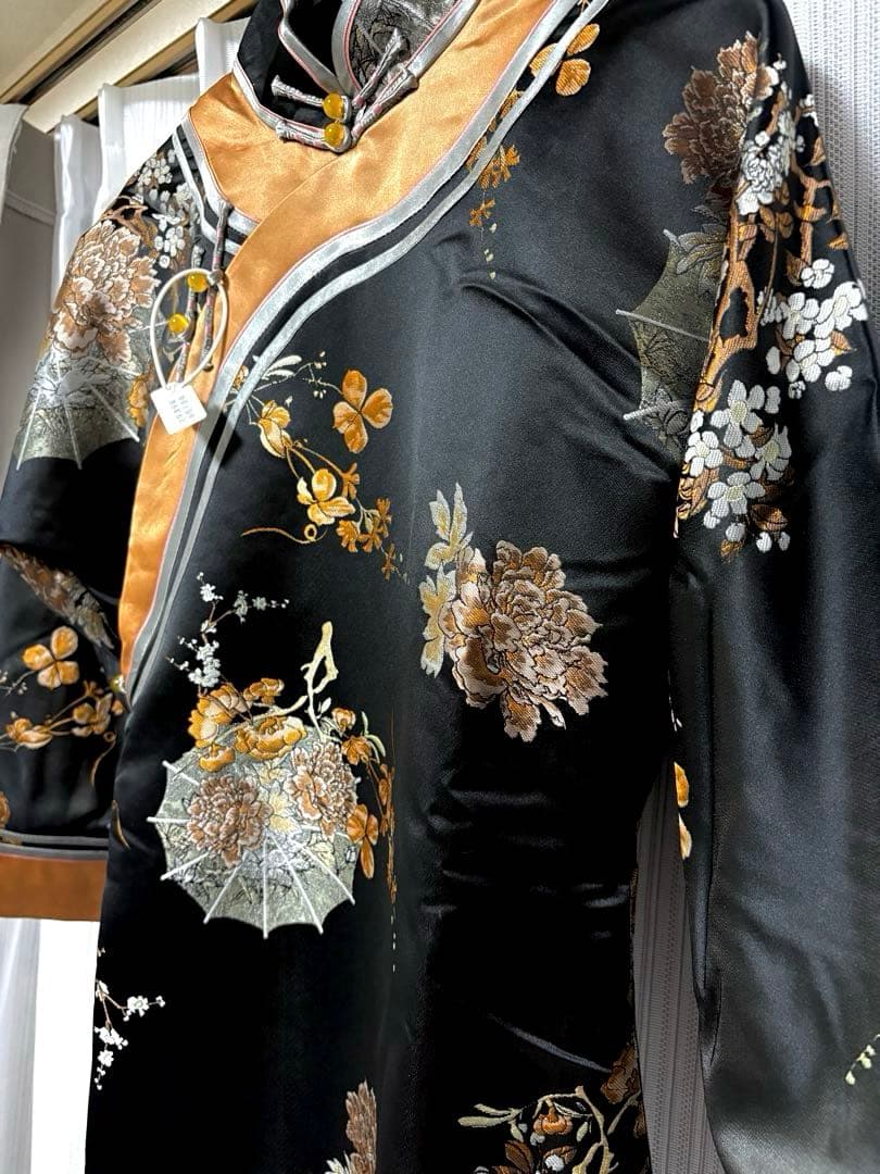 新品未使用 中綿入り ロングチャイナドレス 黒サテン × 金銀梅花柄 長袖