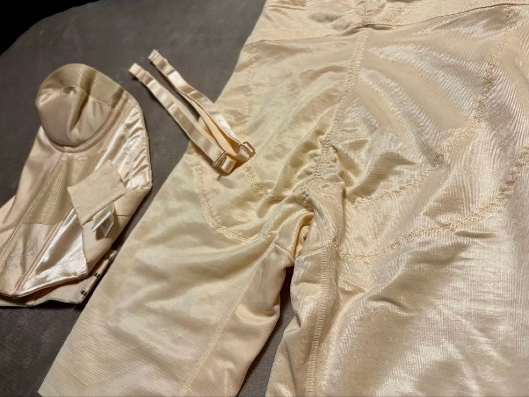 フォーシス&カンパニー　Vカットビスチェ　C65