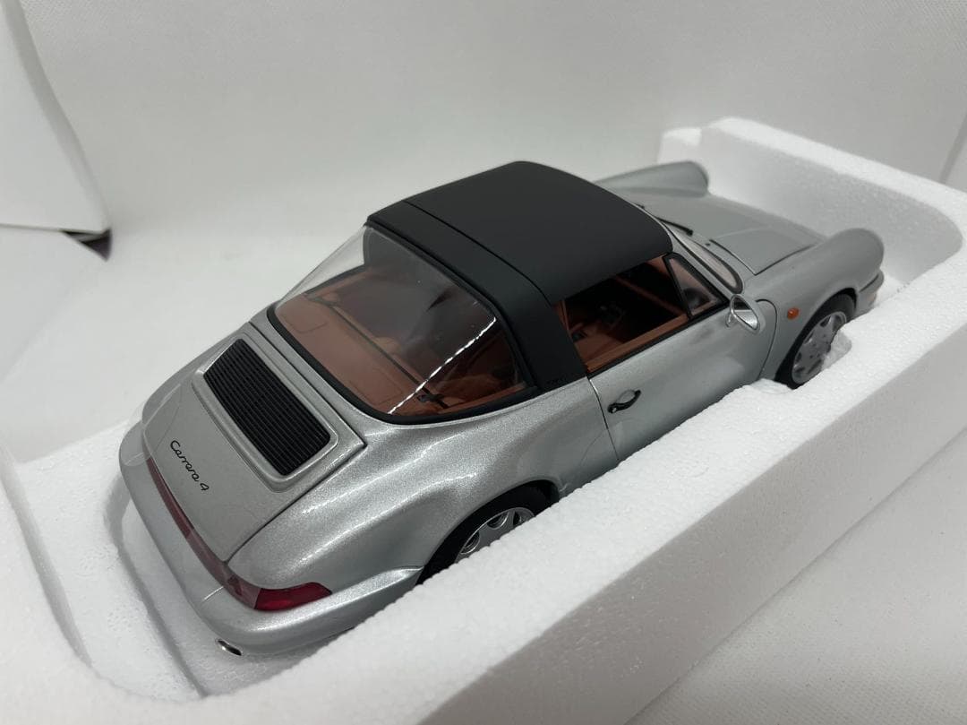 201-011 ノレブ 1/18 ポルシェ 911 Carrera4 Targa
