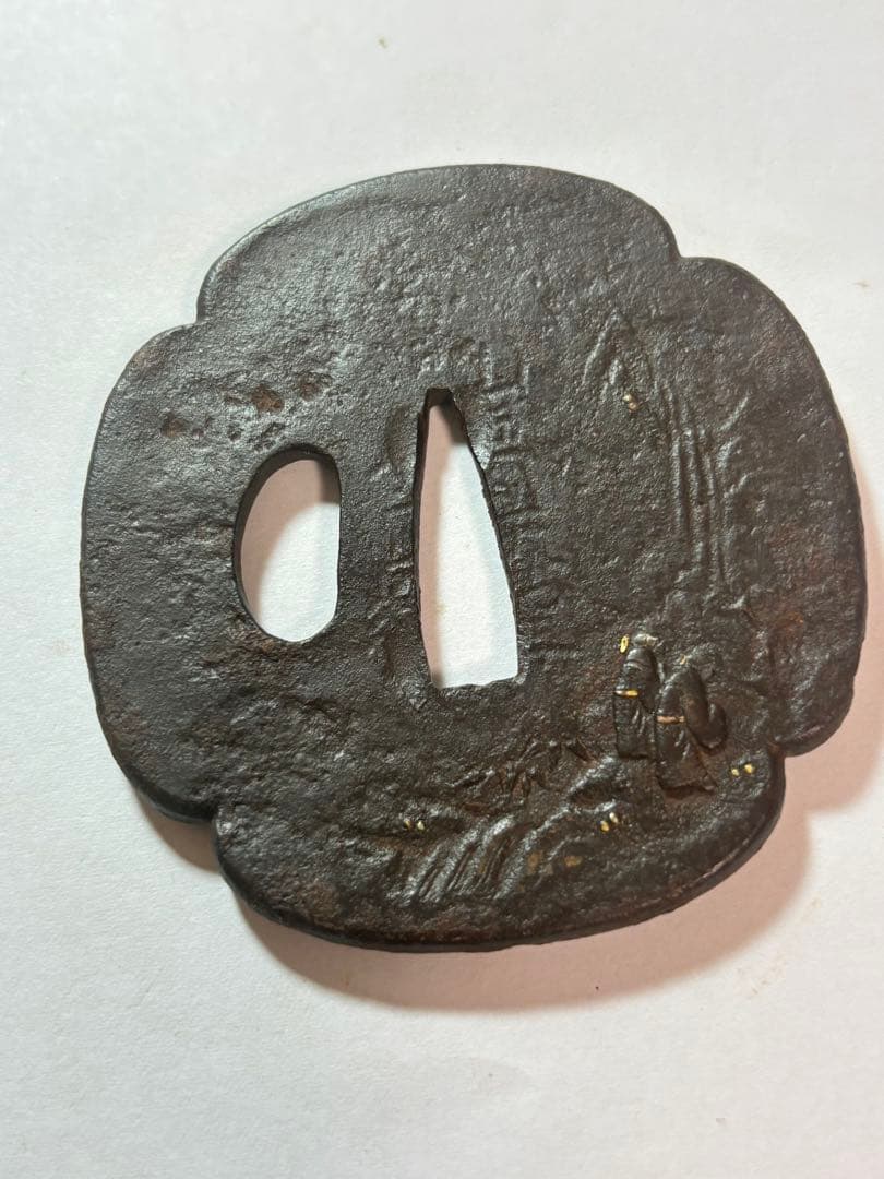 鐔鍔つば　山城国伏見住金家　在銘　唐人物　風景図　鉄地　江戸時代