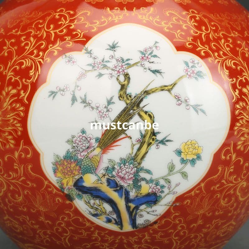 清雍正黄地琺瑯彩開窓花卉賞瓶 景徳鎮 陶磁器 装飾品 現代工芸品 美術品 置物