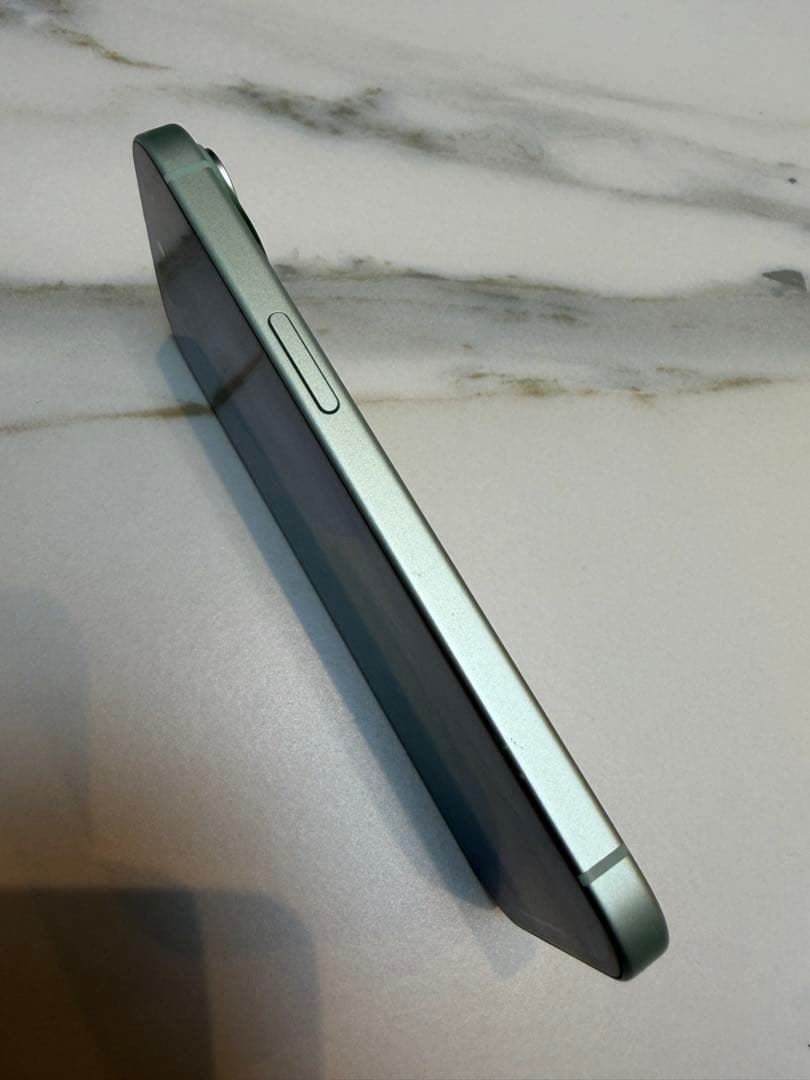 iPhone 15 128GB ミッドナイトグリーン