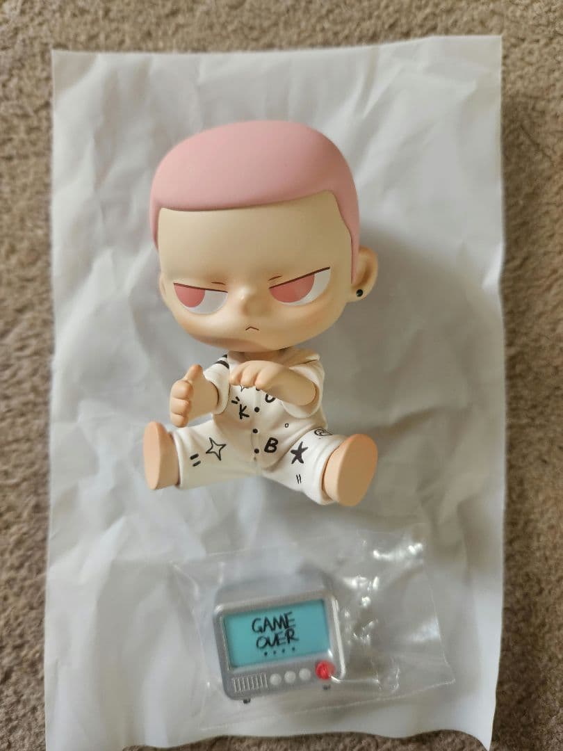POP MART KUBO ゲーム機フィギュア