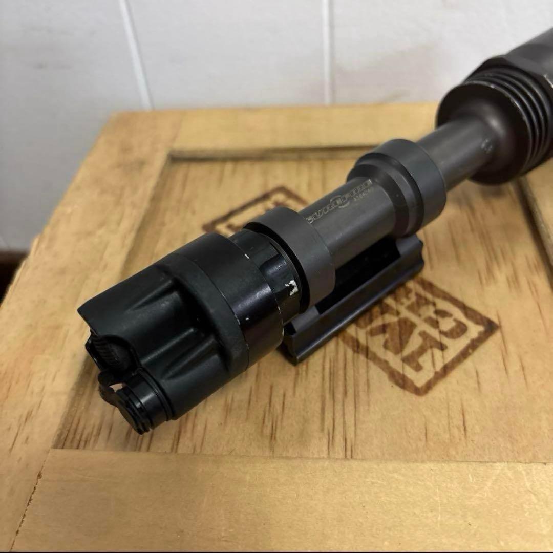 米軍実物　SUREFIRE M962 WEAPON LIGHT SYSTEM