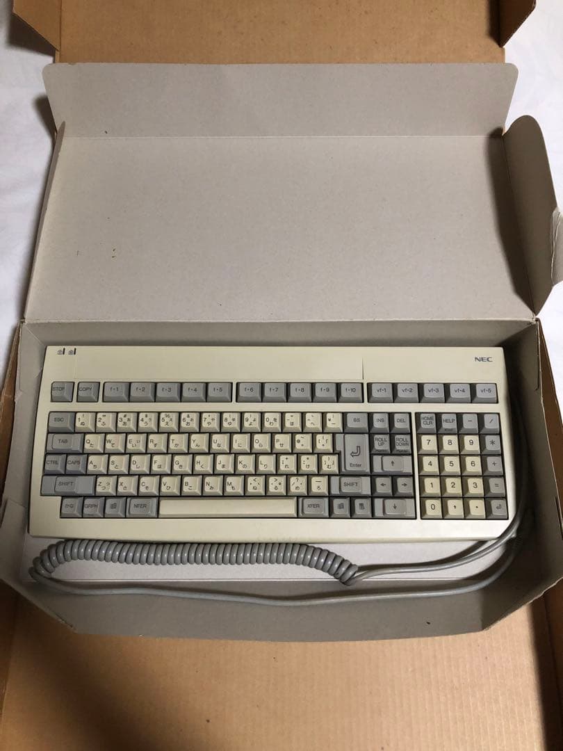 NEC PC-9821用キーボードを付属品添付箱に入れて