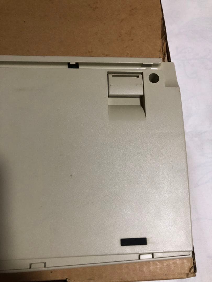 NEC PC-9821用キーボードを付属品添付箱に入れて