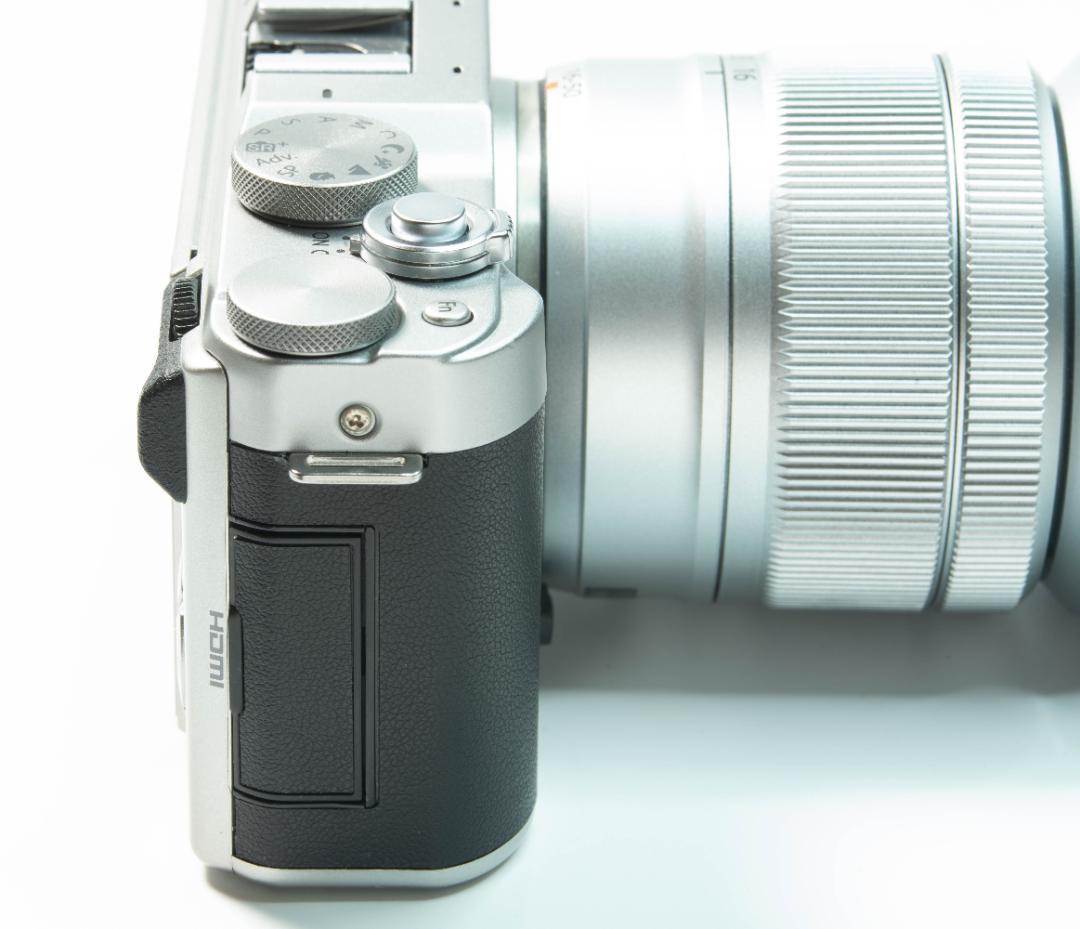 FUJI・X-A3とレンズXC16-50mmのセット