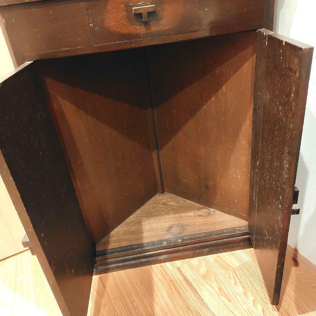 アンティーク　木製コーナーキャビネット ガラス扉付き