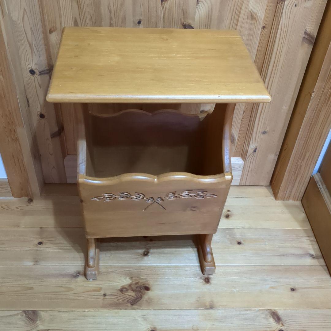 アントステラ　マガジンスタンド付きテーブル