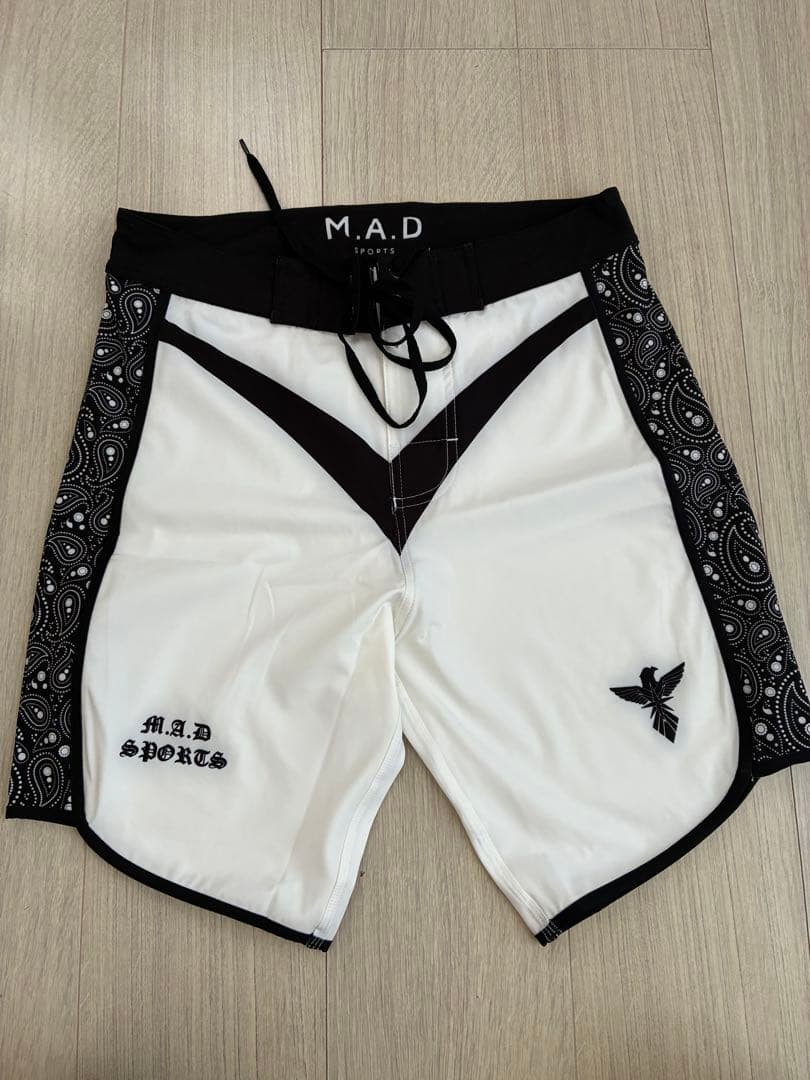 M.A.D SPORTS バンダナ柄　ボードショーツ
