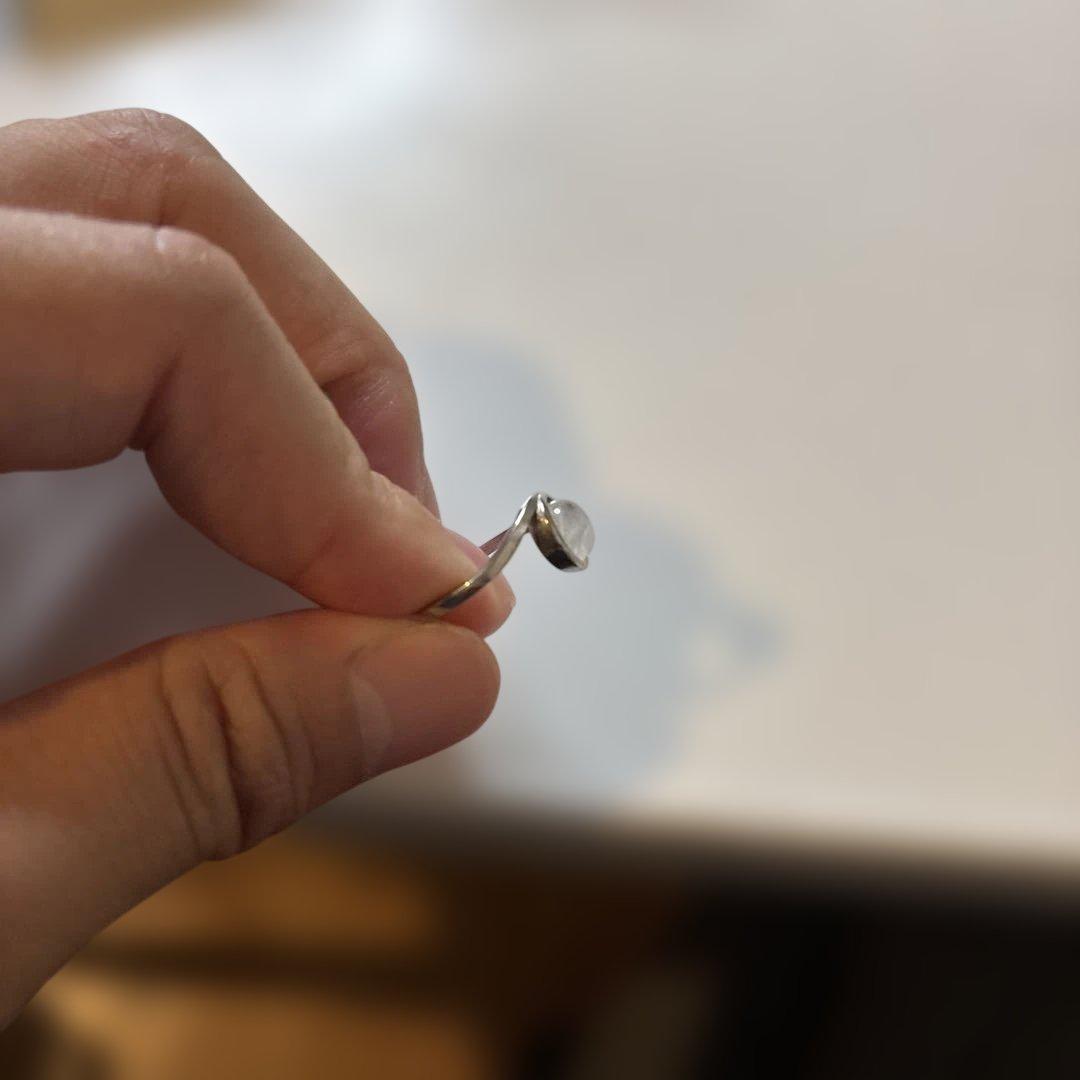 ムーンストーンの指輪！綺麗！フリーサイズ！