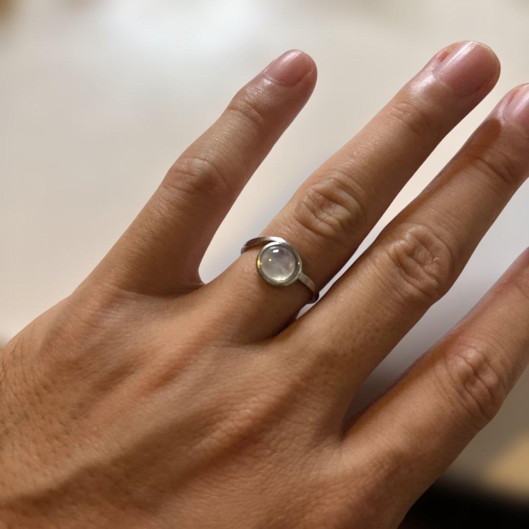 ムーンストーンの指輪！綺麗！フリーサイズ！