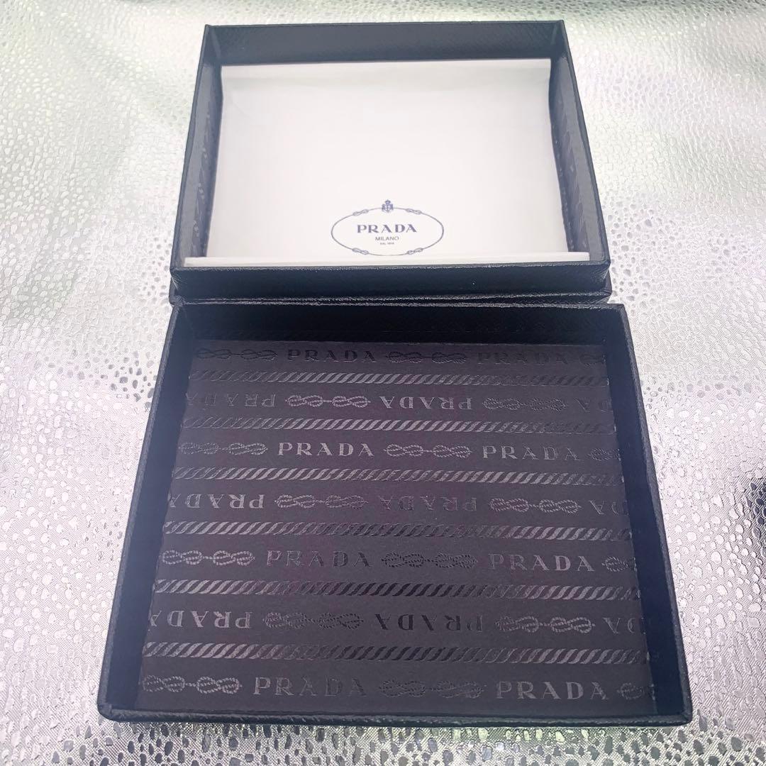 極美品！PRADA プラダ サフィアーノ 二つ折り財布 箱、ギャランティ有
