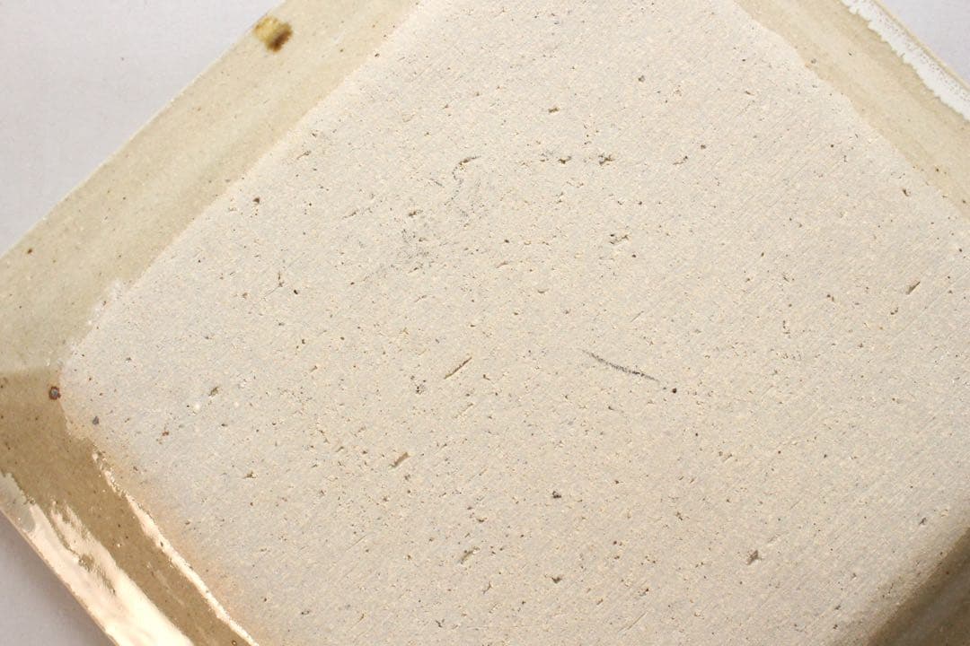 No4437 益子民窯　佐久間藤太郎 造　乳白釉梅花絵飾皿　共箱　角皿　送料無料